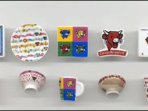 DVO10 LA VAISSELLE DE LA VACHE QUI RIT