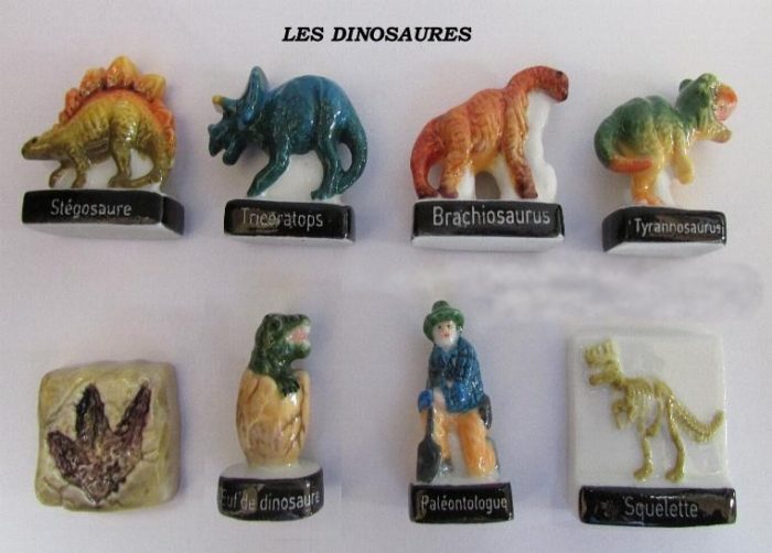 8 fèves en porcelaine bébé dinosaures main image 0