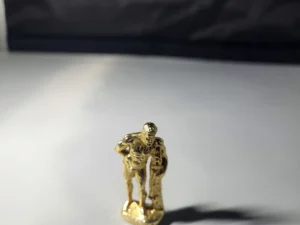 S2T4 FEVE A L'UNITE LES STATUES DOREES