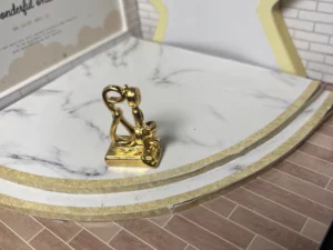 ST9 - TELEPHONE METAL DOREE