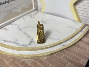 ST9 - TELEPHONE METAL DOREE