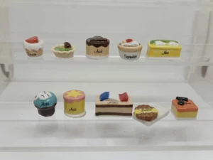 DVO11 SERIE INCOMPLETE DE FEVES LES GATEAUX