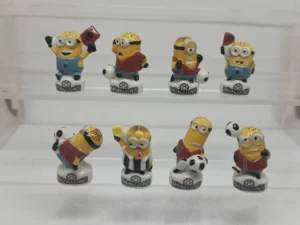 DVO11 SERIE INCOMPLETE DE FEVES LES MINIONS AU FOOT