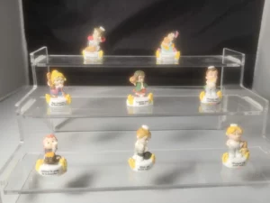 DVO11 SERIE INCOMPLETE DE FEVES LES ENFANTS AUTOUR DU PAIN