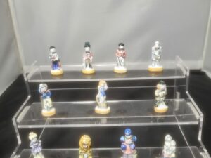 DVO12 SERIE INCOMPLETE DE FEVES LES VILLAGEOIS