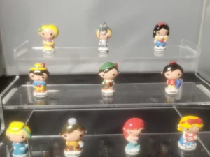 DVO11 SERIE INCOMPLETE DE FEVES LES CONTES CHIBI