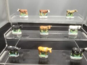 DVO11 SERIE INCOMPLETE DE FEVES LES VACHES
