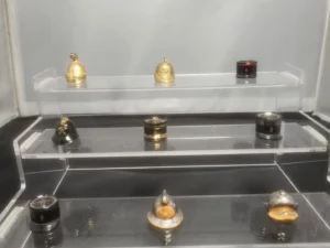 DVO11 SERIE INCOMPLETE DE FEVES LES CASQUES ET KEPIS
