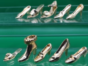 DVO15 LES TALONS METAL ET DORE