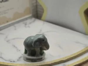 VR1E  FEVES A L'UNITE LES ELEPHANTS